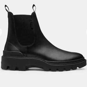 Black Leather Collin boot, Coach brand.
